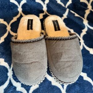 Lucky Brand Micro-Suede Memory Foam Boys Slippers Grey, Size 2-3 Warm Cozy